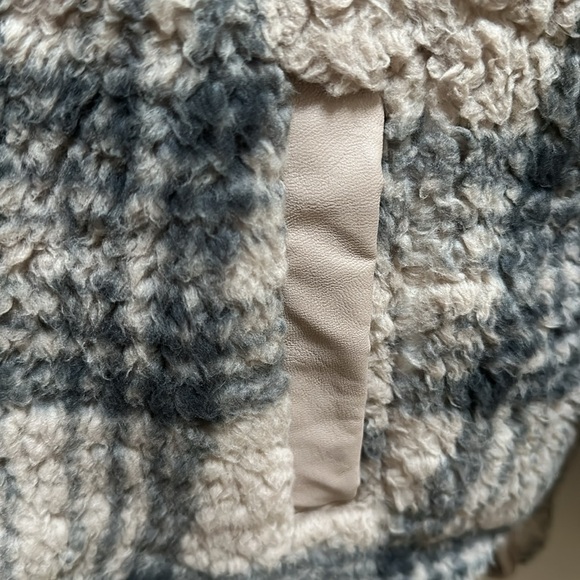 Abercrombie & Fitch oversized pull over. - Picture 4 of 5